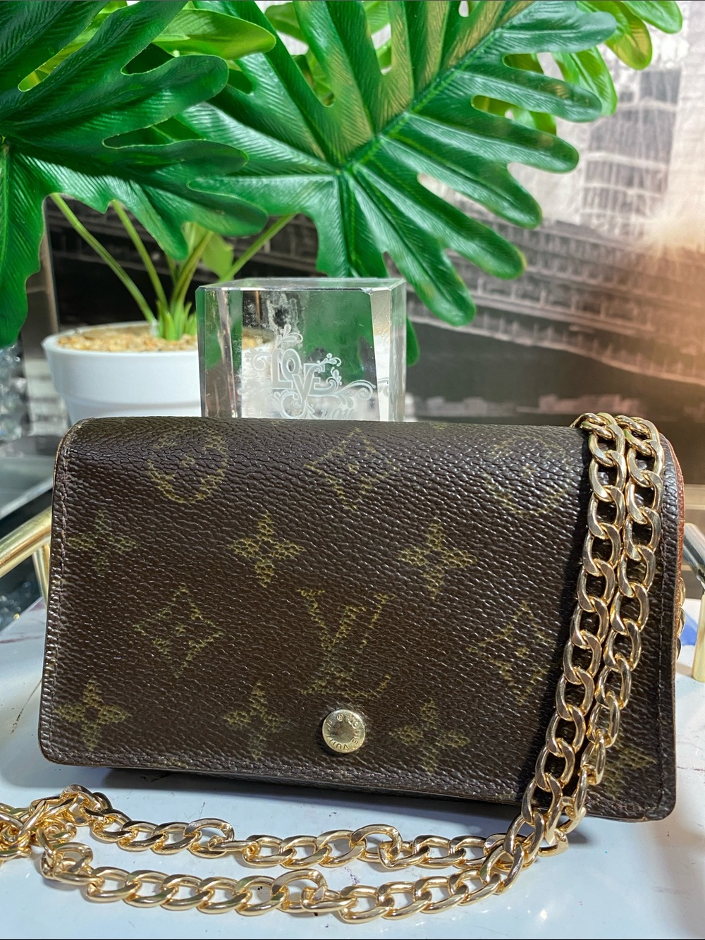 Authentic Louis Vuitton Monogram Bifold Zippy Wallet - Picture 5 of 15